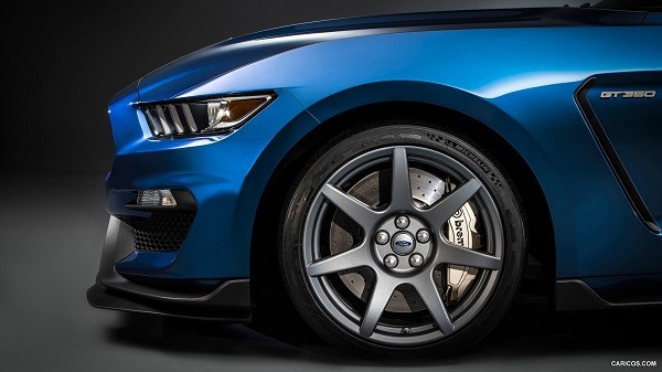 2016_ford_mustang_shelby_gt350r_13_1920x1080
