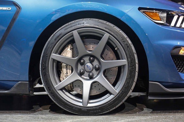 ford-shelby-gt350r-mustang-wheels-02