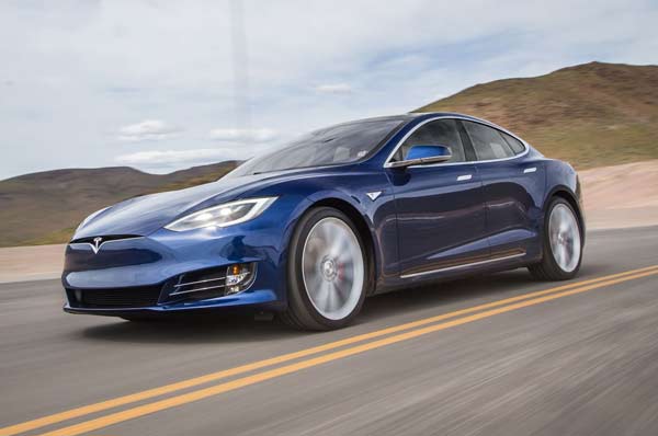 2016-Tesla-Model-S-P90D-front-three-quarter-in-motion-04-e1462310328475