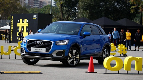barcelona-players-receive-new-audi-cars