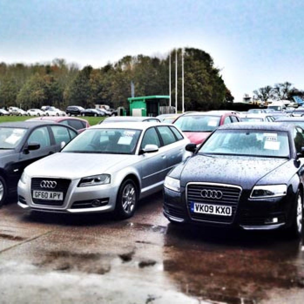 تماشاخانه: مقایسه قیمت خودرو در خارج از کشور [گزارش فارسی]