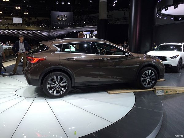 Infiniti-QX30-2