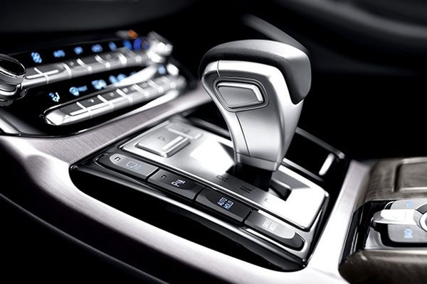 2017-Hyundai-Genesis-G90-18