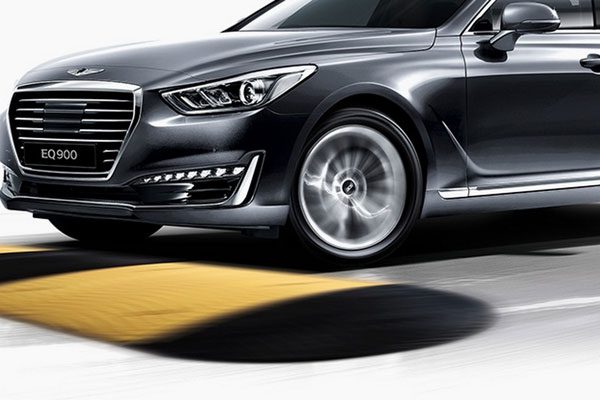 2017-Hyundai-Genesis-G90-2