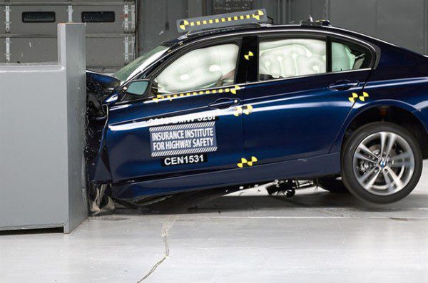 2016-BMW-3-Series-IIHS-small-overlap-front-test-side