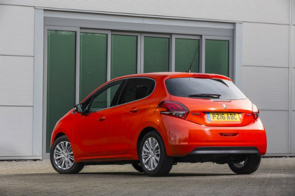 2016-peugeot-208-bluehdi-03