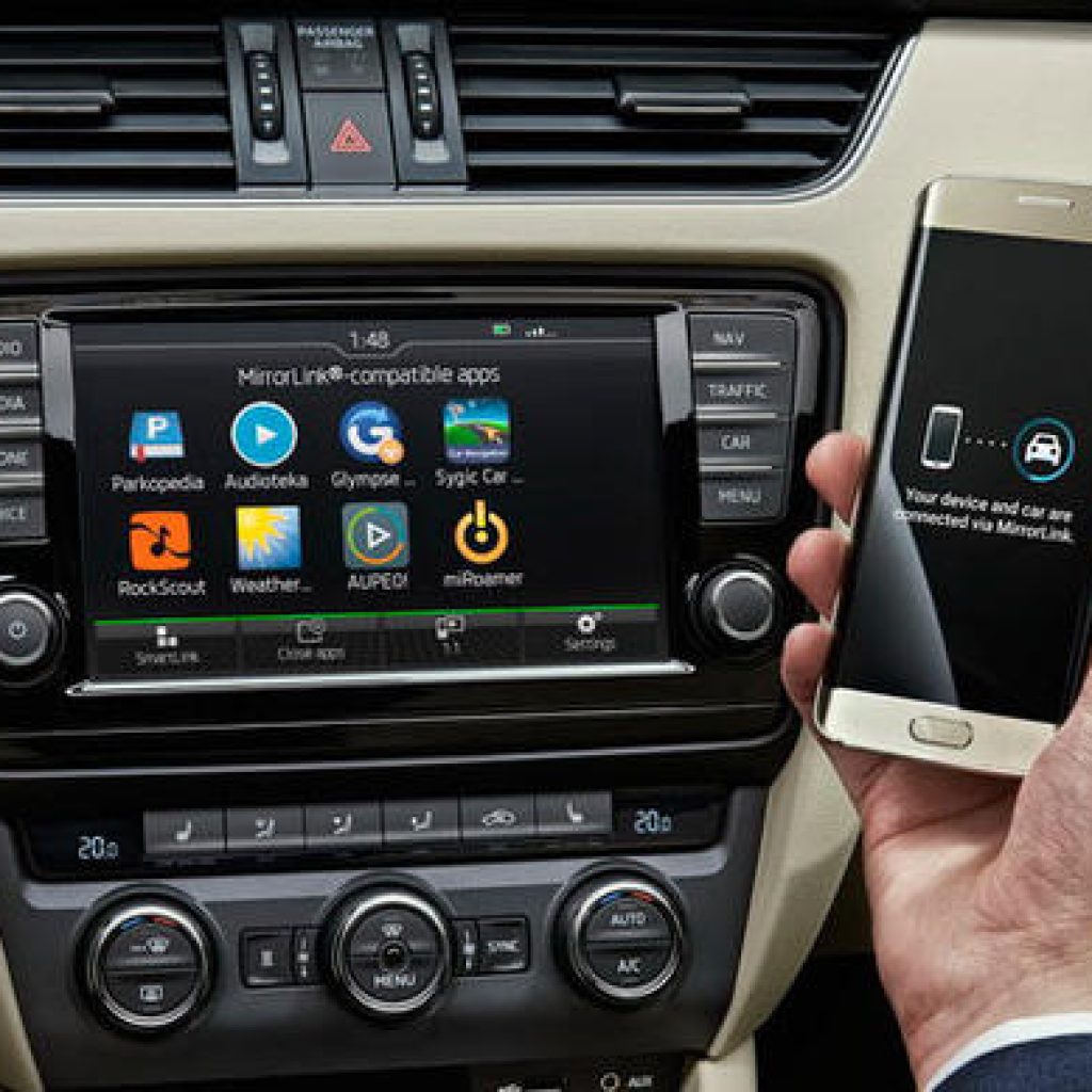 اشکودا، MirrorLink را به خودروهای خود می‌آورد