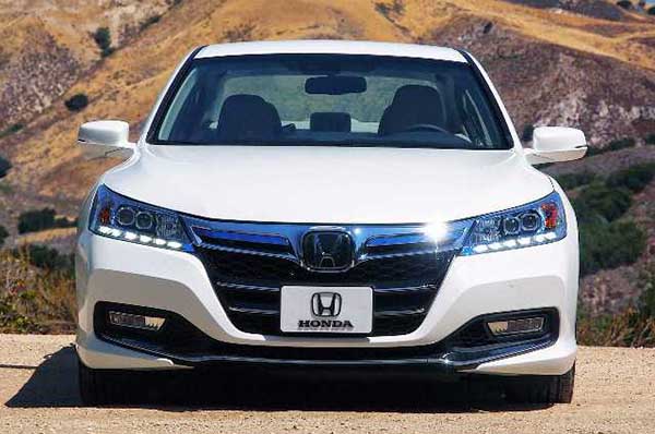 2016-Honda-Accord-Hybrid-front