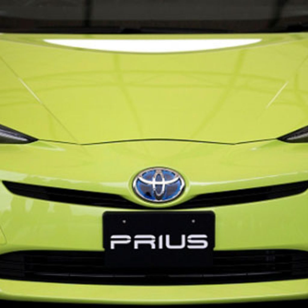تویوتا و یک تکنولوژی جالب در رنگ پریوس!