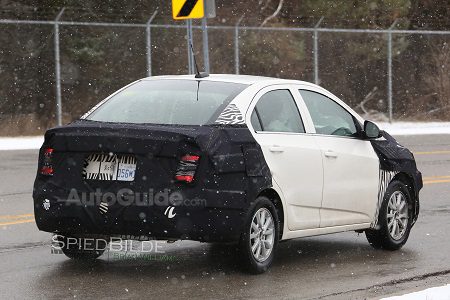 2018-chevrolet-sonic-sedan-spy-photos-09