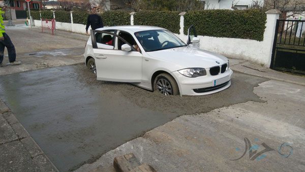 bmw-1series-stuck-fresh-cement-1