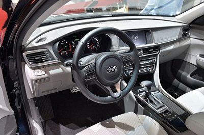 kia-optima-sportwagon-live-in-geneva4