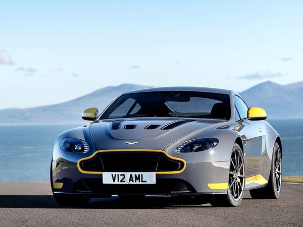 آستون مارتین از V12 Vantage S رونمایی کرد آستون مارتین از V12 Vantage S رونمایی کرد
