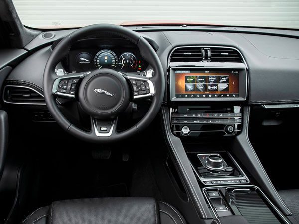 Jaguar-F-Pace-2017-800-87