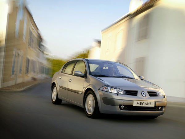 Renault-Megane_II_Saloon-2003-800-01