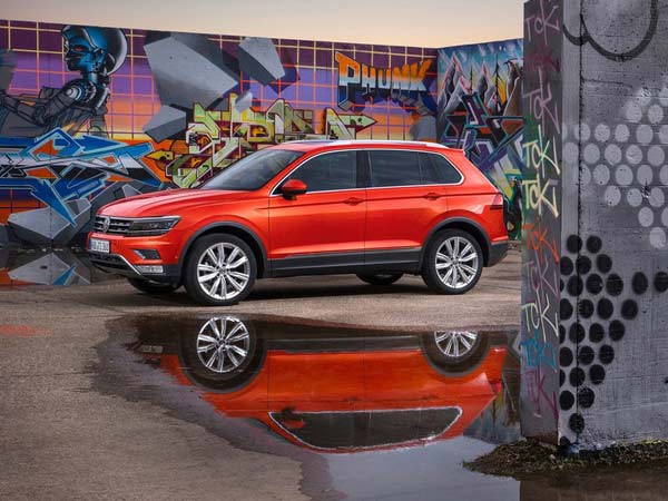 Volkswagen-Tiguan_2017_800x600_wallpaper_07