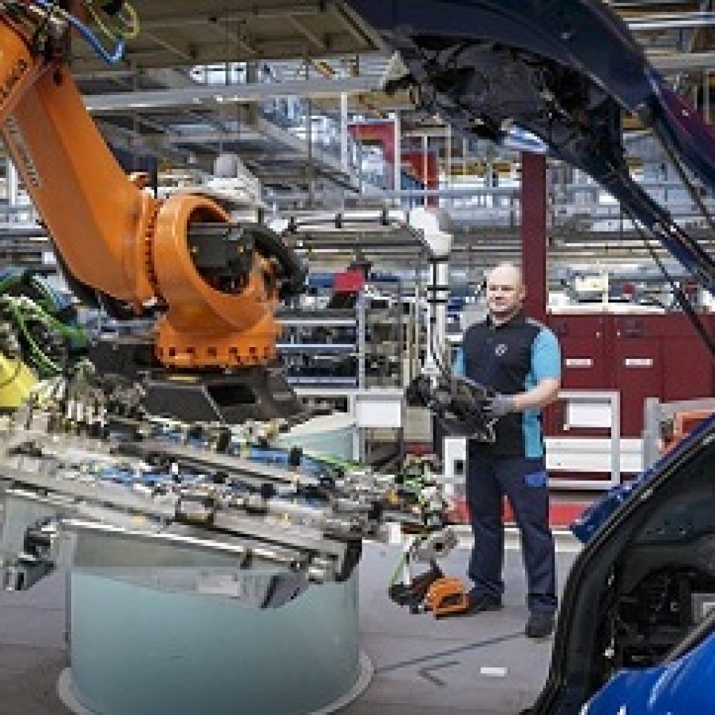 مرسدس بنز C-Class Cabriolet و GLC کوپه را در برمن تولید می‌کند