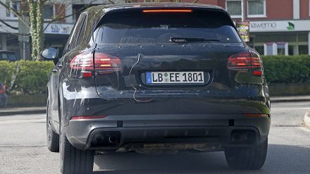 2018-porsche-cayenne-spy-photos