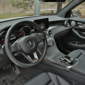 مقایسه تخصصی مرسدس بنز GLC 300 در مقابل لندروور دیسکاوری اسپرت!