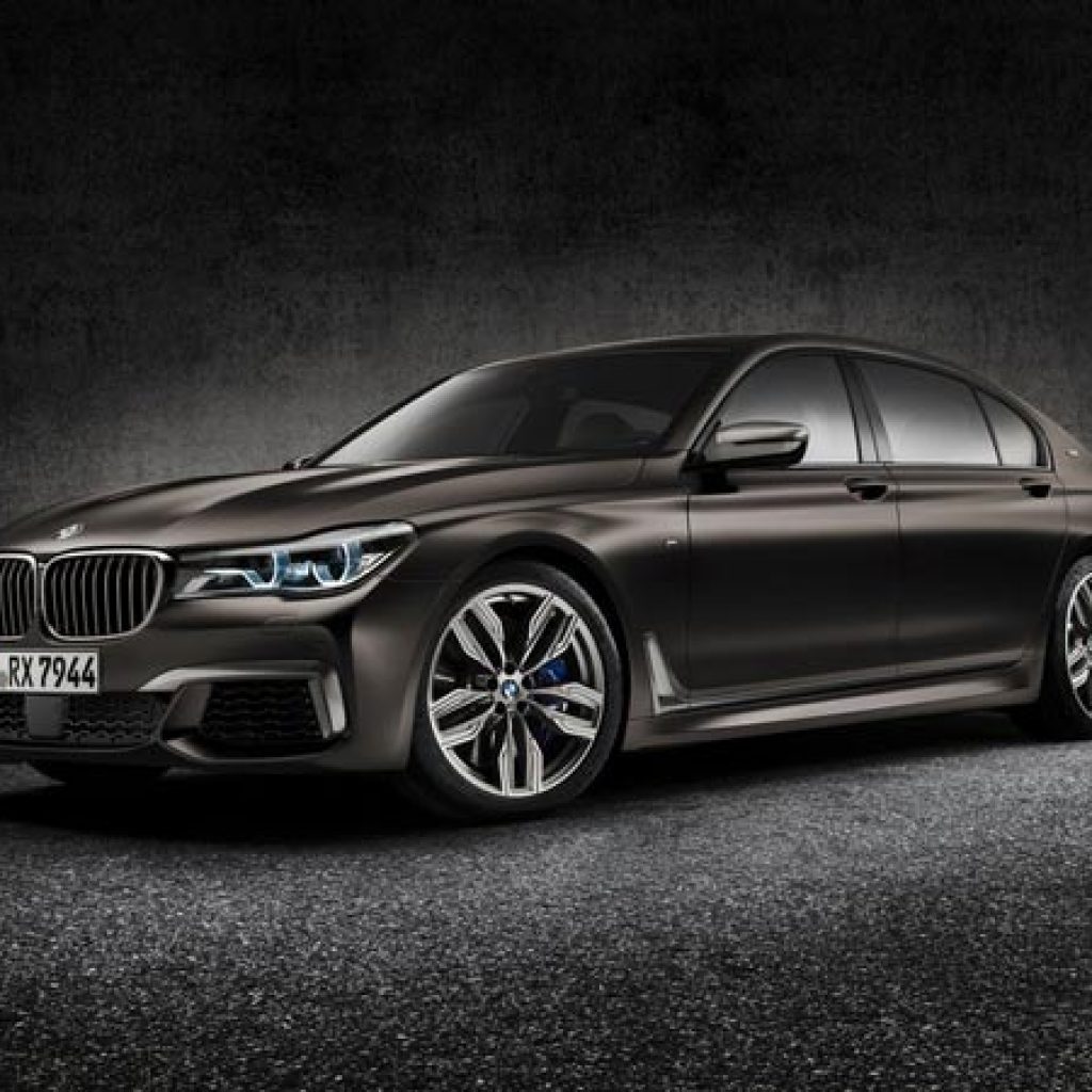 بی ام و رسما M760Li XDRIVE مدل ۲۰۱۷ را معرفی کرد!
