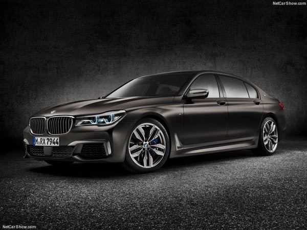 بی ام و رسما M760Li XDRIVE مدل ۲۰۱۷ را معرفی کرد! بی ام و رسما M760Li XDRIVE مدل ۲۰۱۷ را معرفی کرد!