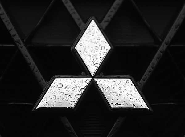 Mitsubishi-logo-on-the-wet-car