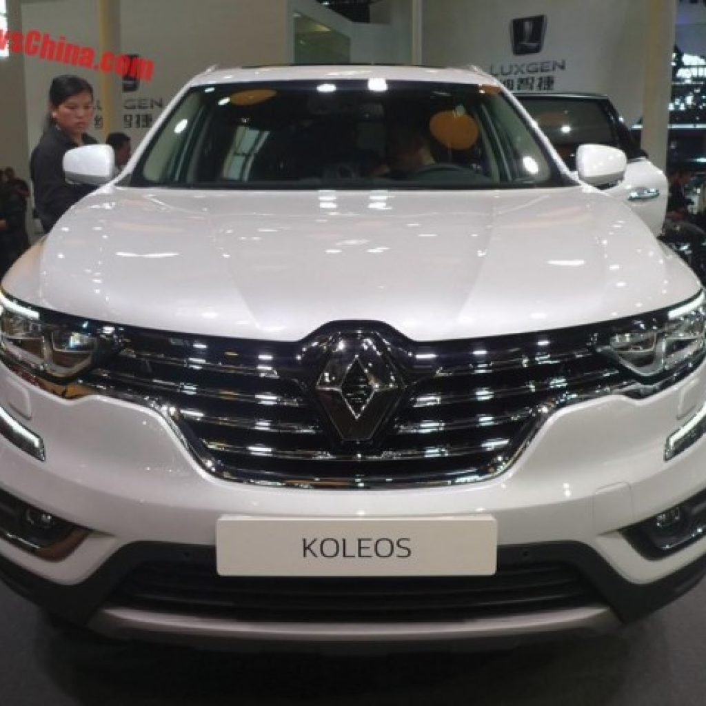 تعویض روغن موتور رایگان محصولات رنو در نمایندگی‌های نگین خودرو