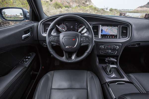 2016-Dodge-Charger-SXT-cockpit
