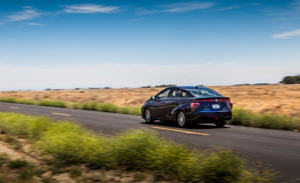 2016-Toyota-Mirai-102-876x535