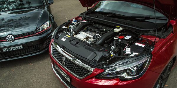 2016-Volkswagen-Golf-GTI-Performance-v-2016-Peugeot-308-GTi-27017