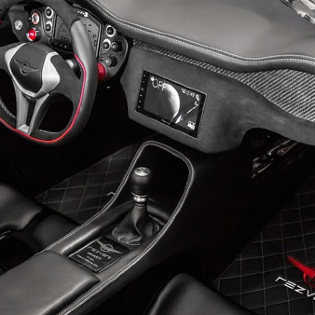 رضوانی کابین سوپر اسپرت بیست را با ترکیب فیبر کربن و پوشش آلکانتارا بهینه کرد