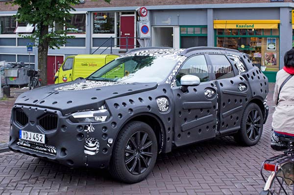 2017-Volvo-XC60-prototype-front-three-quarter