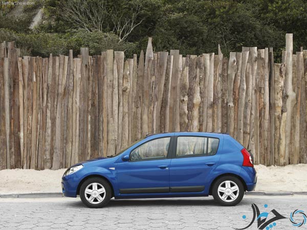 Renault-Sandero_2008_800x600_wallpaper_03