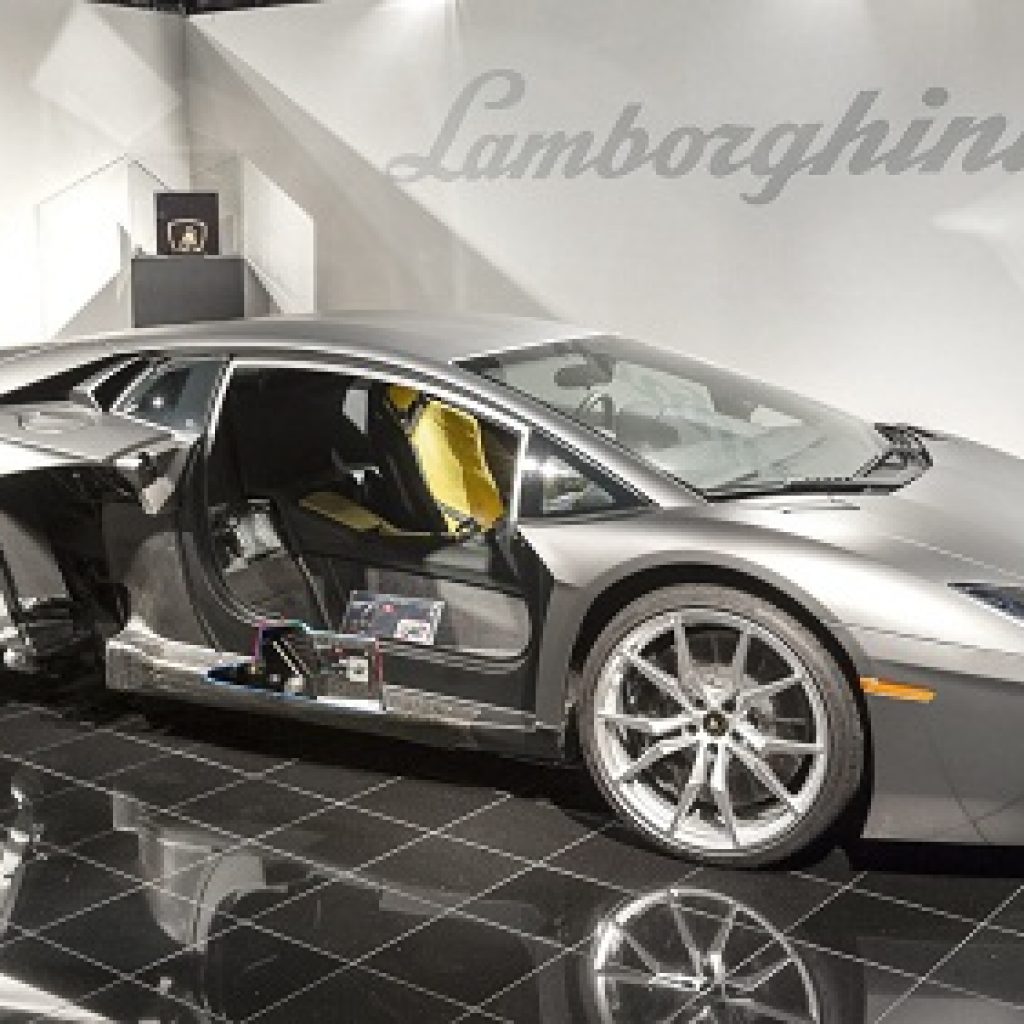 همکاری بوئینگ و لامبورگینی برای ساخت فیبرکربن!