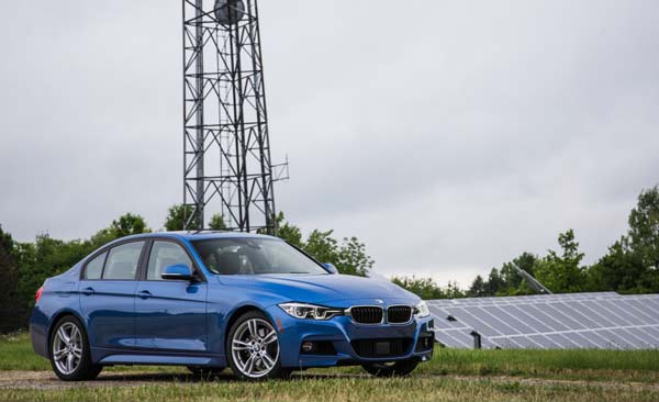 2016-BMW-330e-108-876x535