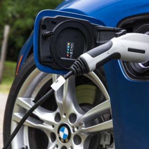 بی‌ام‌و 330e مدل ۲۰۱۶ سدان اسپرت با پلاگین هیبریدی