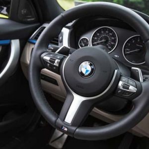 بی‌ام‌و 330e مدل ۲۰۱۶ سدان اسپرت با پلاگین هیبریدی