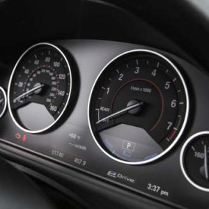 بی‌ام‌و 330e مدل ۲۰۱۶ سدان اسپرت با پلاگین هیبریدی