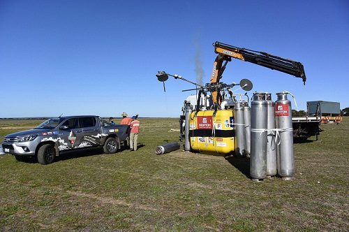 2016-toyota-hilux-hot-air-balloon-record-konyukhov-1