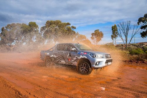 2016-toyota-hilux-hot-air-balloon-record-konyukhov-10