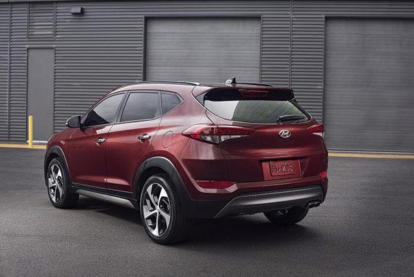 2017-Hyundai-Tucson-rear-view