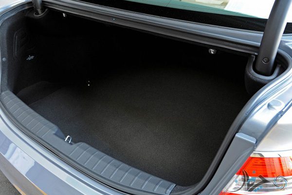 Azera-Limited-131-876x53