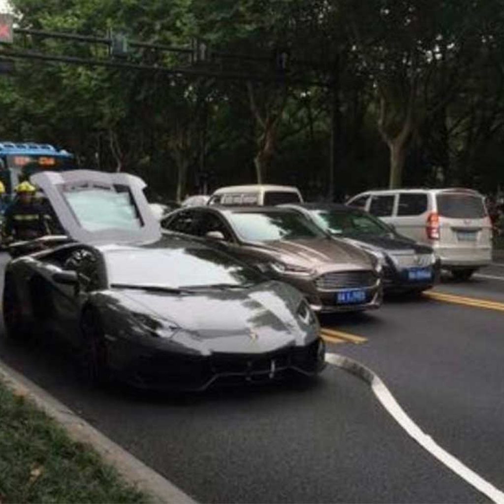 لامبورگینی آوانتادور منصوری در چین آتش گرفت!