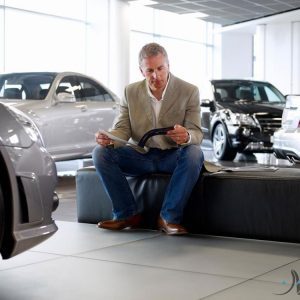 هنگام مراجعه به بنگاه معاملات خودرو، مراقب این 5 ترفند باشید!