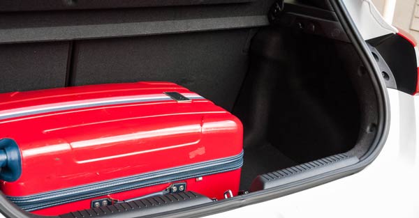 2016-Hyundai-i30-Active-v-2016-Kia-Cerato-S-2