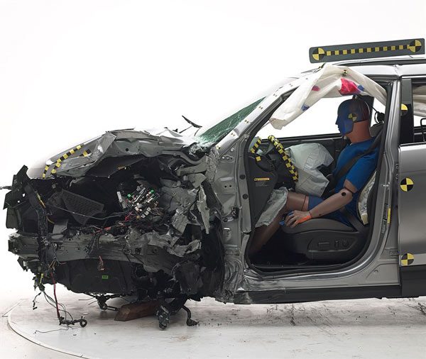 2017-hyundai-santa-fe-iihs-2