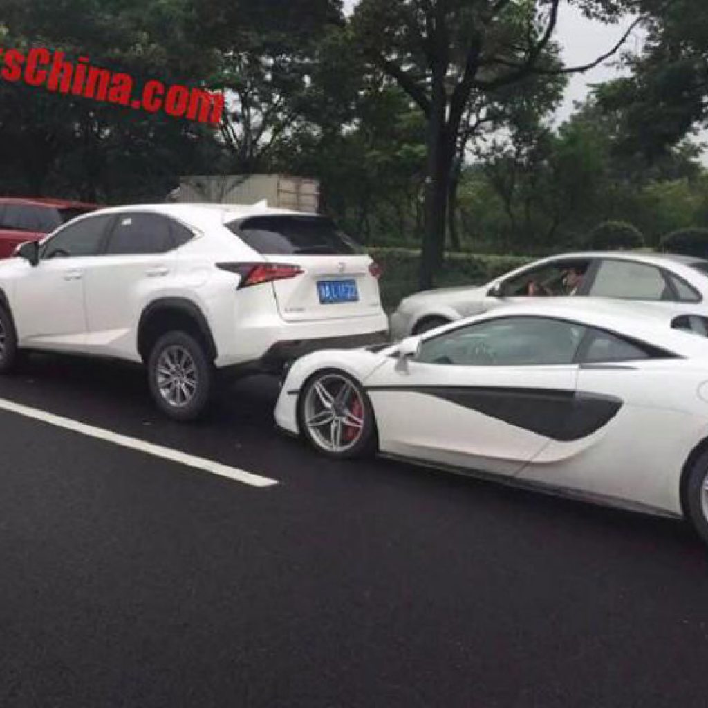 تصادف مک‌لارن 570S و لکسوس NX