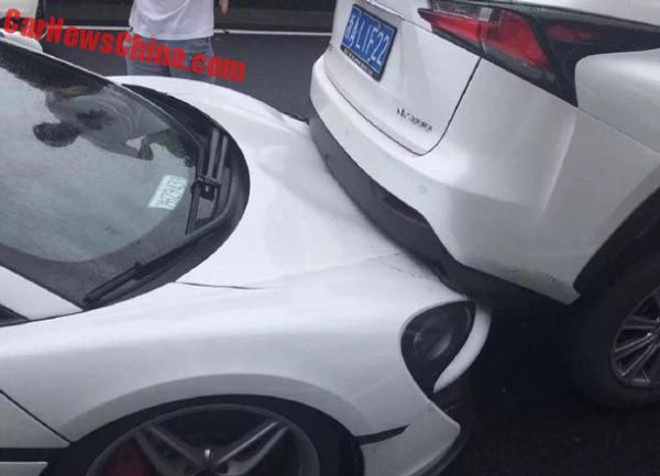 mclaren-570s-crash-china-2-660x476