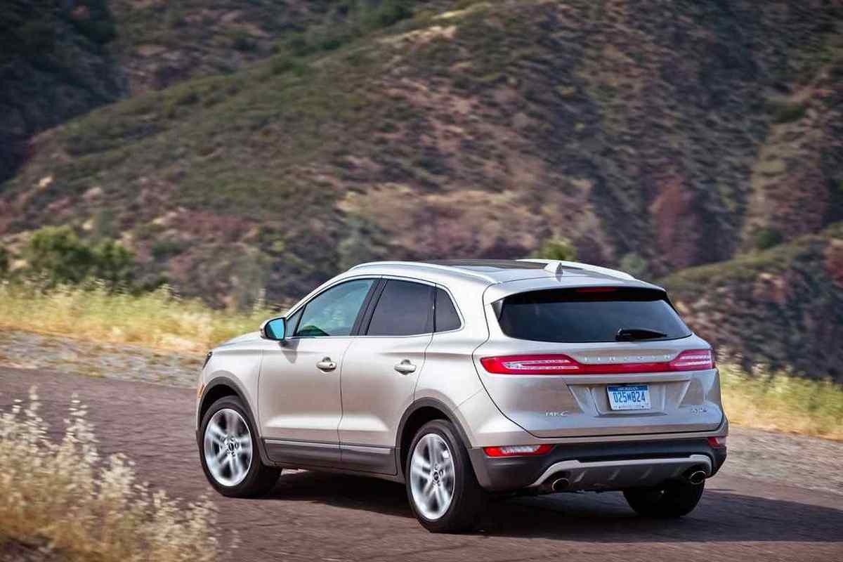 2015-lincoln-mkc-5