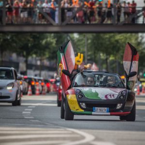 رژه ۱۶۰۰ دستگاه خودرو اسمارت در آلمان